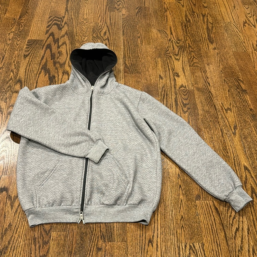 Men’s medium gray dual zipped hoodie with black polka dots